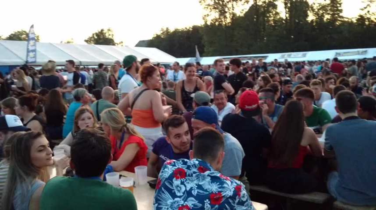 Du monde pour fete de la bière à Jurbise.Video Eric Ghislain