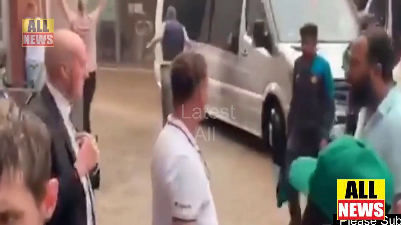 Pakistani team recieve warm welcome as they reach their hotel | Cricket News