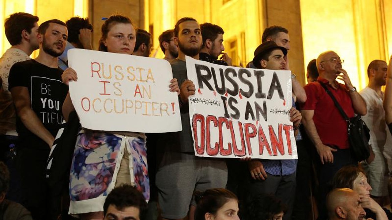 Tiflis: 10.000 protestieren bei Friedensmarsch gegen russische Einflussnahme