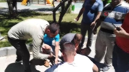 - Parkta silahlı bıçaklı kavga: 3 yaralı