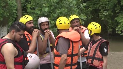 Arap turistlerin rafting heyecanı