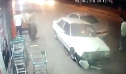 Genç kadın, çocuğu son anda ezilmekten kurtardı