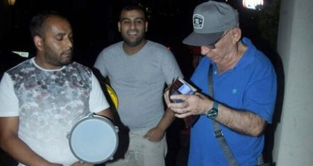 Usta sanatçı Şener Şen cüzdanındaki indirimli akbille dikkat çekti