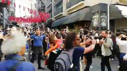 İstanbul'da Onur Yürüyüşü'ne polis saldırısı