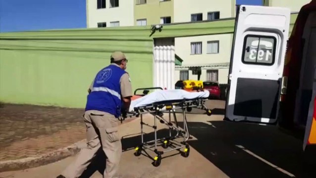 Gestante de oito meses fica ferida ao cair em escadaria