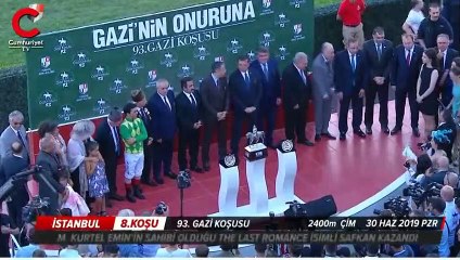 Gazi Koşusu'nda ödül törenine damga vuran an!