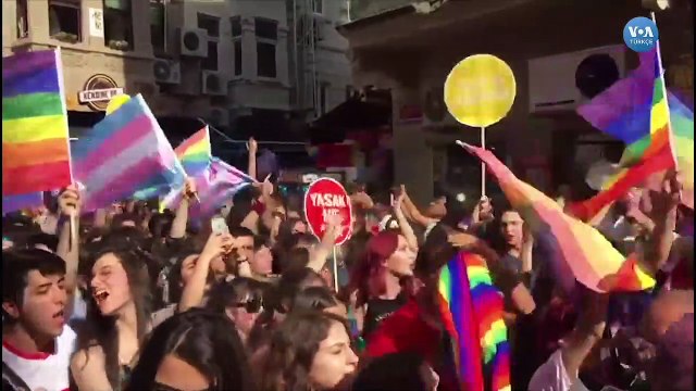 İstanbul Onur Yürüyüşüne Polis Engeli