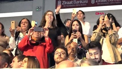 Mezuniyet töreninde 'oo devrem nasılsın' pankartı sakıncalı bulundu