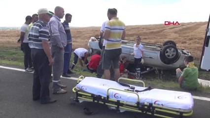 TEKİRDAĞ Kamyonun sıkıştırdığı otomobil takla attı: 3 yaralı