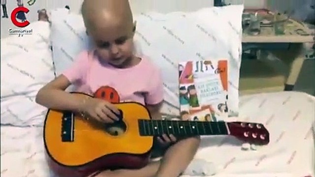 Öykü Arin doktorları için şarkı söyledi