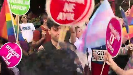 Polícia lança gás em manifestantes LGBT’s na Turquia