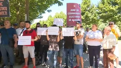 Tüntetés a voksolás napján Albániában