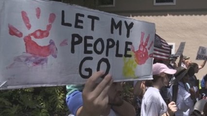 Madres urgen al senador Rubio a hablar de menores migrantes detenidos en EEUU