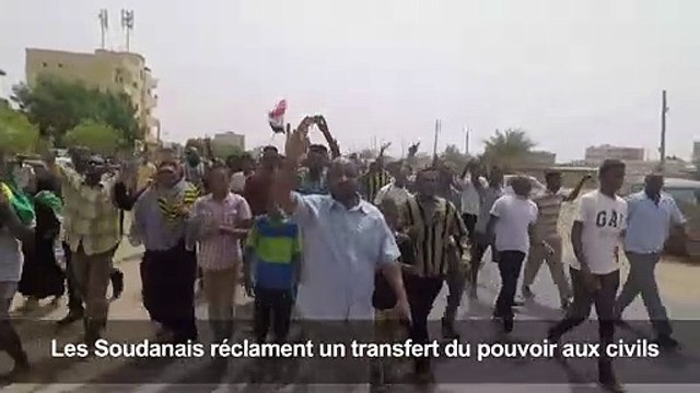 Les Soudanais manifestent par milliers à Khartoum