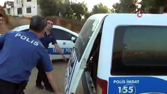 Sıcaktan bunalan hayvanlara buzlu meyve kokteylli serinlik