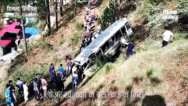 बस खाई में गिरी, दो छात्राओं समेत तीन की मौत