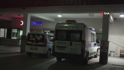 Şuhut'ta kenenin soktuğu adam soluğu Acil Serviste aldı