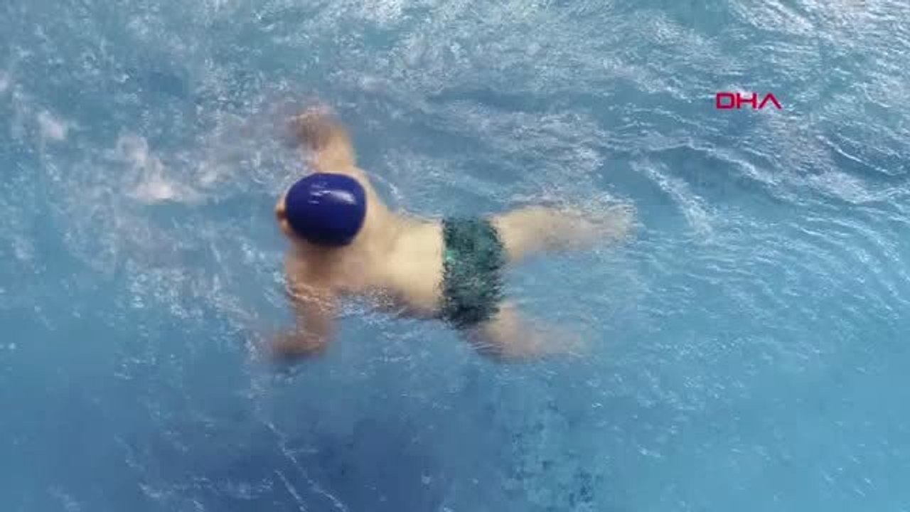 SPOR Engelli çocukların havuzda yüzme hayalini gerçekleştiriyorlar