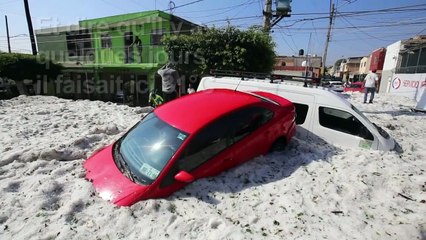 De la grêle dans les tropiques: Guadalajara tapissé de glace