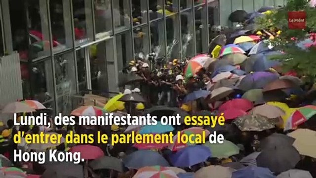 Hong Kong : des manifestants tentent de pénétrer dans le Parlement