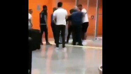 Ezhel’e havalimanında polis müdahalesi