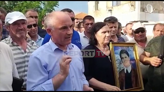 Tensione në Kukës para takimit të Ramës, gruaja me foton e Havzi Nelës humb ndjenjat