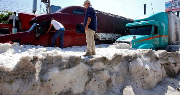Mexique : la ville de Guadalajara recouverte de glace après un violent orage de grêle
