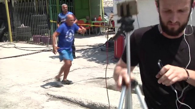 VLORË, VRET GRUAN ME SËPATË E LEVË HEKURI