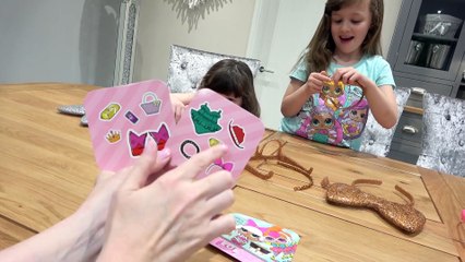 Sophia, Isabella e Alice Brincando com Lol Surprise Makeover Jogo