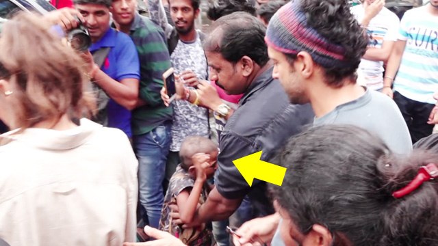Security Misbehaves With Media While Farhan Akhtar Was Spotted