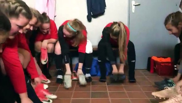 Chant de la victoire des féminines au Marais de Guines
