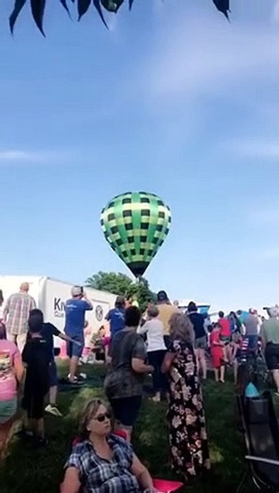 Cette montgolfière s'écrase dans la foule d'un festival de musique !