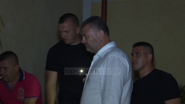 Molotov shkollës në Vaun e Dejës, plagosen 3 policë dhe digjen materialet zgjedhore