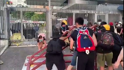 Hong Kong protesters barricade police inside chief executive's office