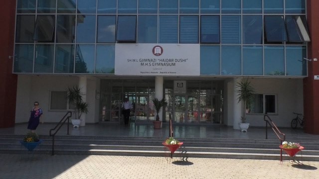 Gjimnazi i Gjakovës nje ndër shkollat më të dëshiruara për mësim-Lajme