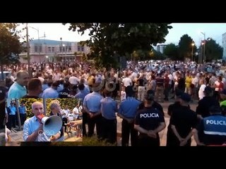 "Nga nesër flasin qytetarët", protesta para KZAZ në Kukës, në Dibër policia përdor gaz lotsjellës