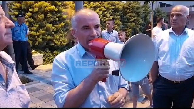 Protestë pranë KZAZ-së 11 në Kukës, kryedemokrati: Mos votoni në 30 qershor