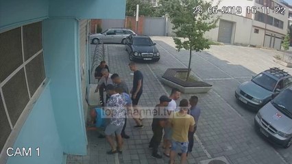 Sulmohet KZAZ në Dibër dhe thyhet dera e Pallatit të Sportit në Shkodër që shërben si KZAZ