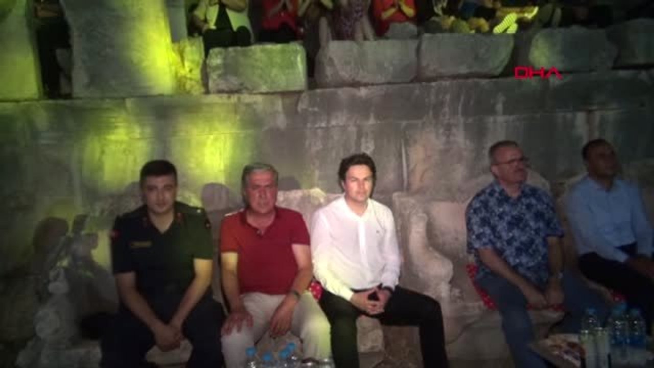 ANTALYA Bin yıllık Antik Tiyatro'da türkü şöleni