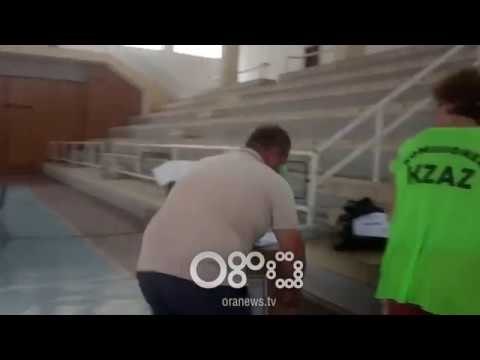 RTV Ora - Shpërndahen materialet zgjedhore në Gjirokastër