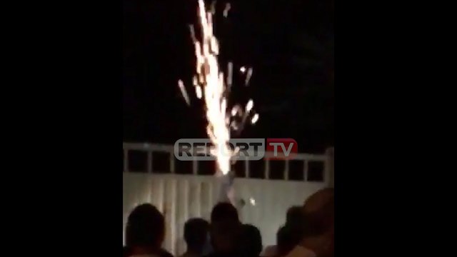 Report TV - Hapet me gur flesibël edhe dera e shkollës 'Oso Kuka' në Shkodër