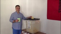 Report TV - Fier, Armando Subashi voton bashkë me gruan: Procesi i qetë dhe pa probleme