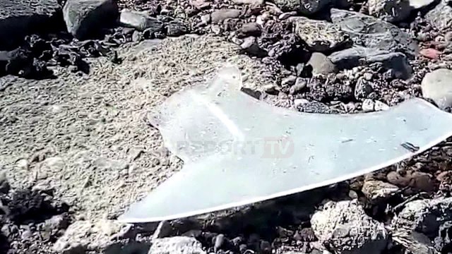 Report TV - Shkodër, digjen gjatë natës materialet zgjedhore në fshatin Prekal të Postribës