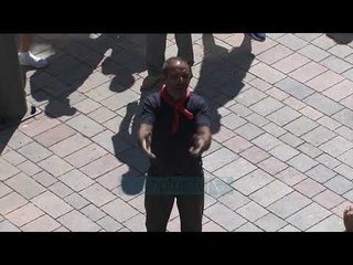 Pajme Funny nga protesta - News, Lajme - Vizion Plus