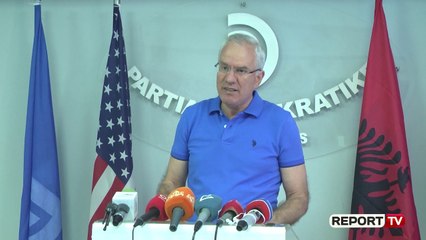 Скачать видео: Report TV - Me kallash në dorë brenda qendrës së votimit, PD: 53-vjeçarit iu dhunua nipi