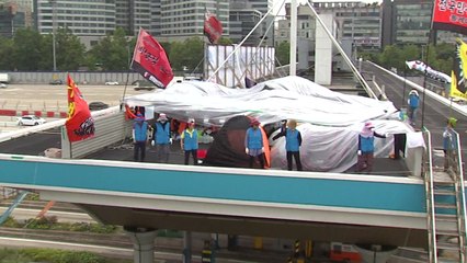 "직접 고용" vs "자회사로"...요금수납원 고용 갈등 / YTN