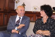 İzmir Büyükşehir Belediyesi, Başkan Tunç Soyer'in eşinin belediyede işe başladığı iddialarını yalanladı