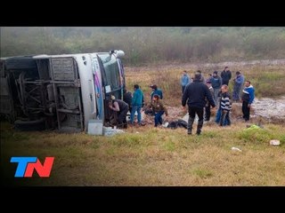 Tragedia en Tucumán: volcó un micro de jubilados