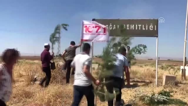 Suriye sınırındaki şehitliğe Türk bayrağı asıldı