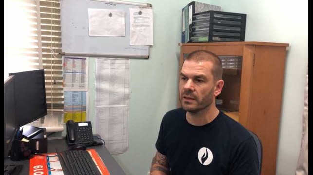 Philippe Pierrard enquête pour retrouver Theo Hayez à Byron Bay en Australie